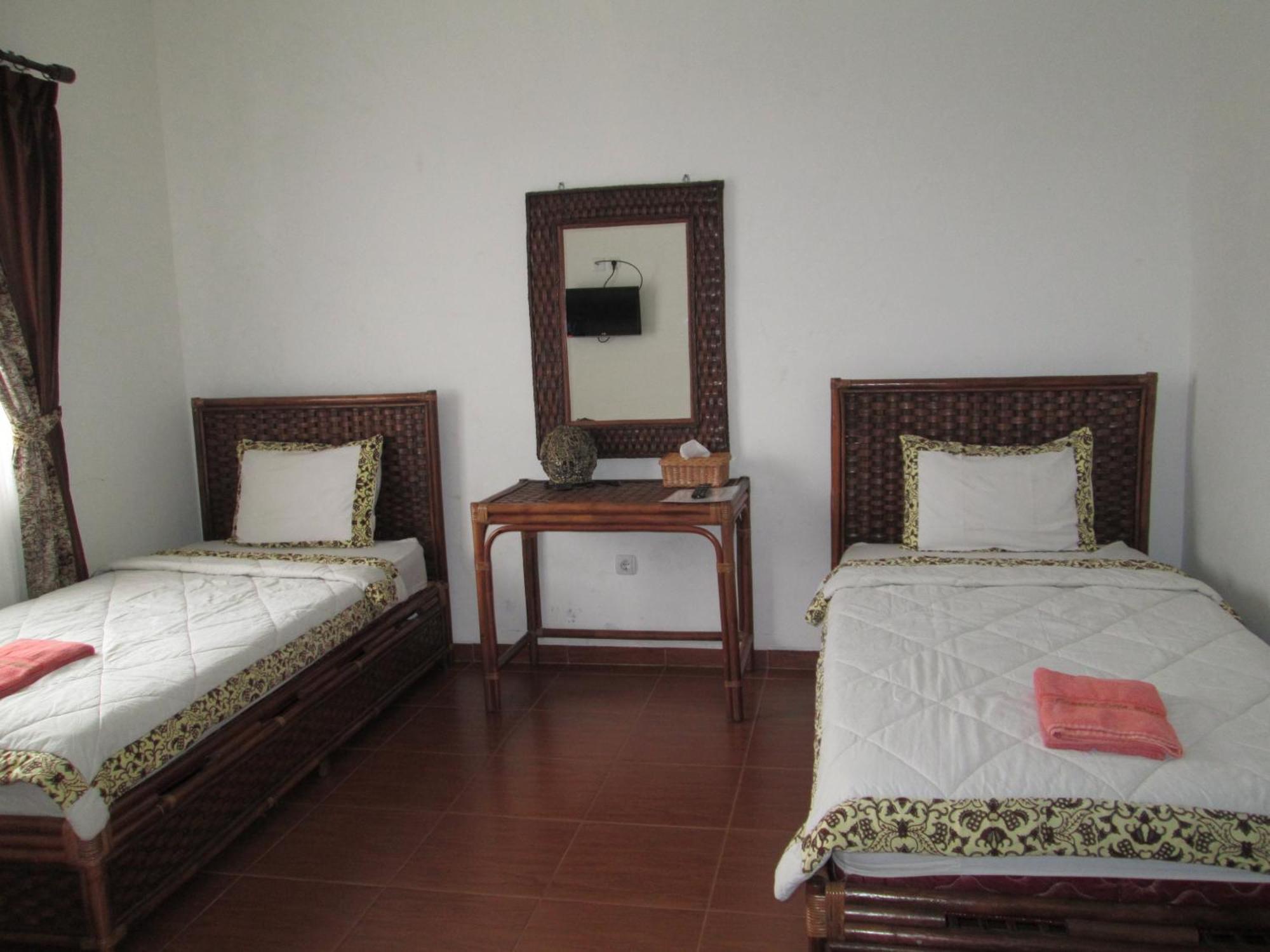 Osmond Villa Resort Lembang Extérieur photo