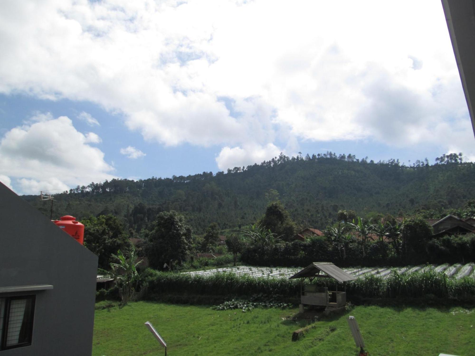 Osmond Villa Resort Lembang Extérieur photo