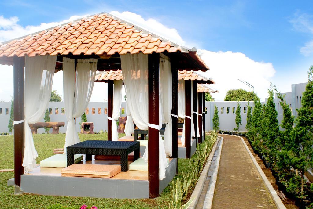 Osmond Villa Resort Lembang Extérieur photo