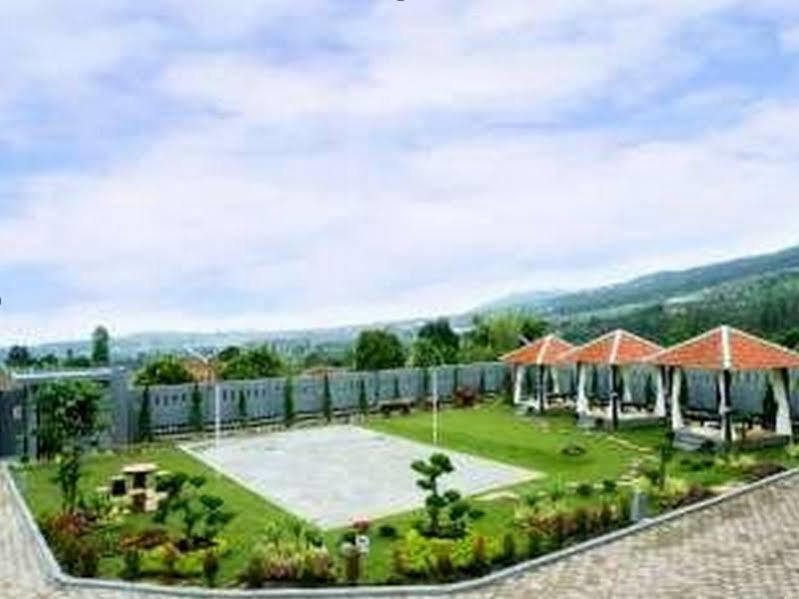 Osmond Villa Resort Lembang Extérieur photo