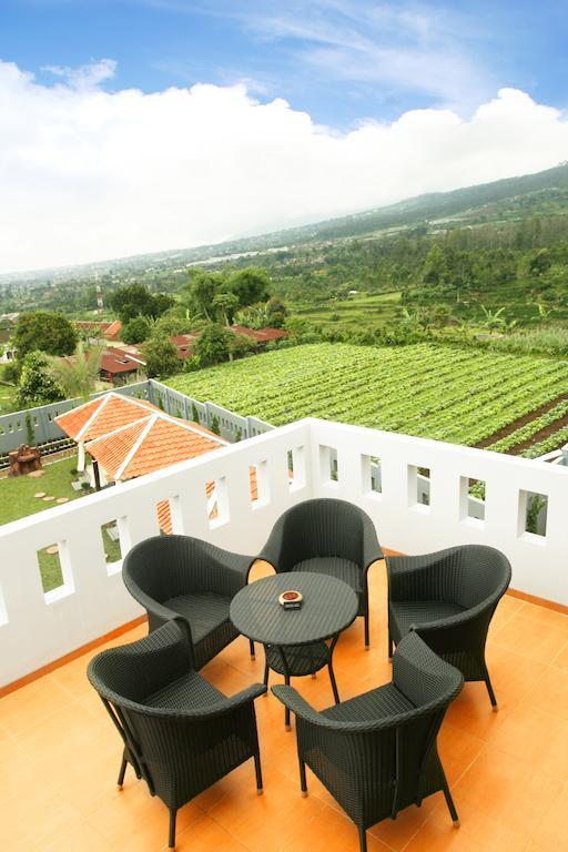 Osmond Villa Resort Lembang Extérieur photo