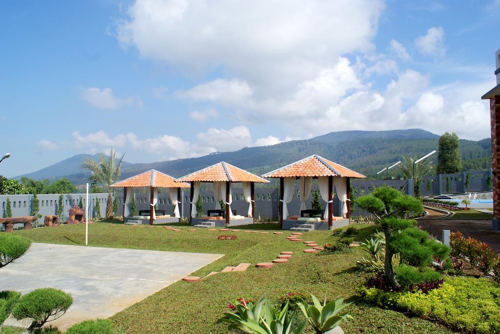 Osmond Villa Resort Lembang Extérieur photo
