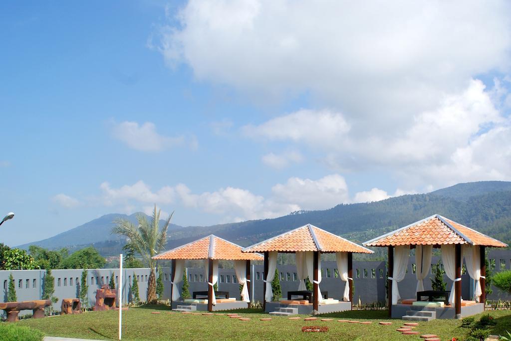 Osmond Villa Resort Lembang Extérieur photo